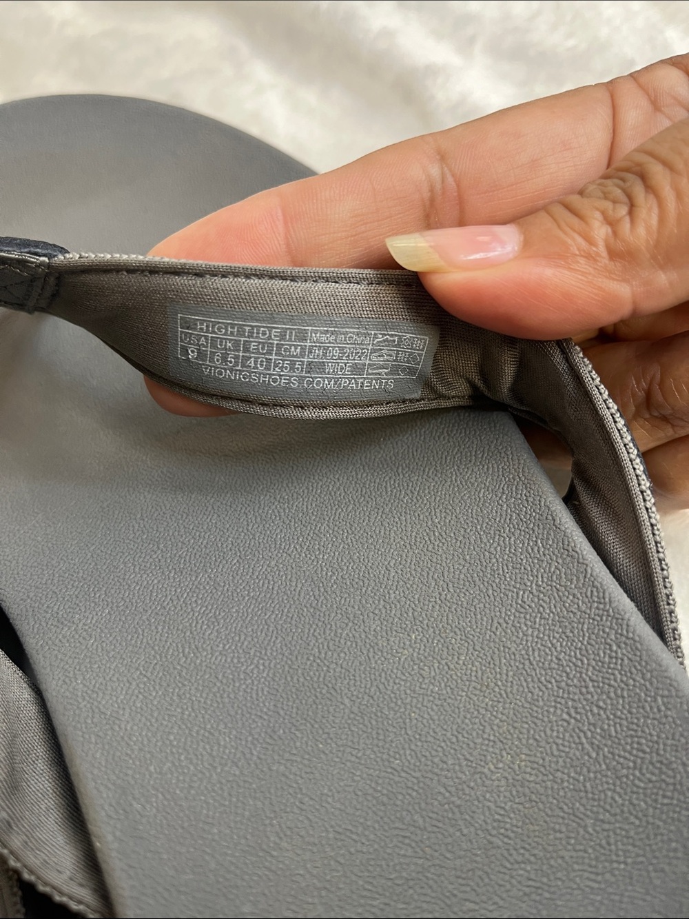 Vionic Women's Charcoal Gray Comfort Thong Sandals - Picture 4 of 13